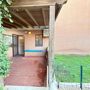 Appartamento Alba Rossa Garden Retreat, Ponte Galeria